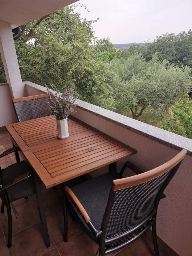 Apartment Zita With 1 Bedroom In Relaxing Surroundings Near Umag Exterior foto